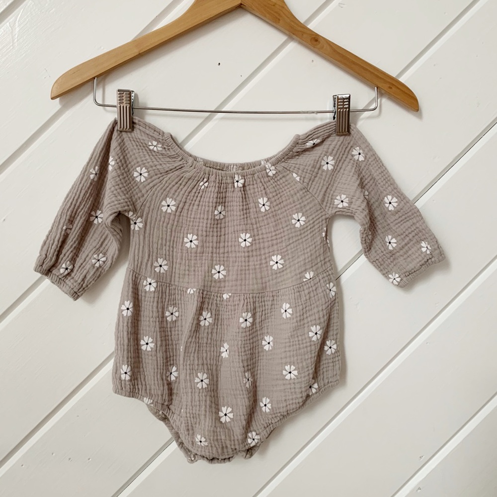 Gray DAISY romper, 12-24mos